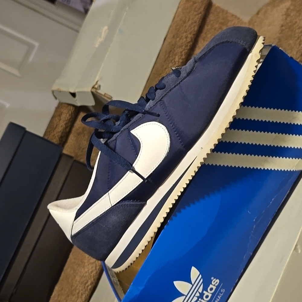 Adidas - Picture 2 of 4